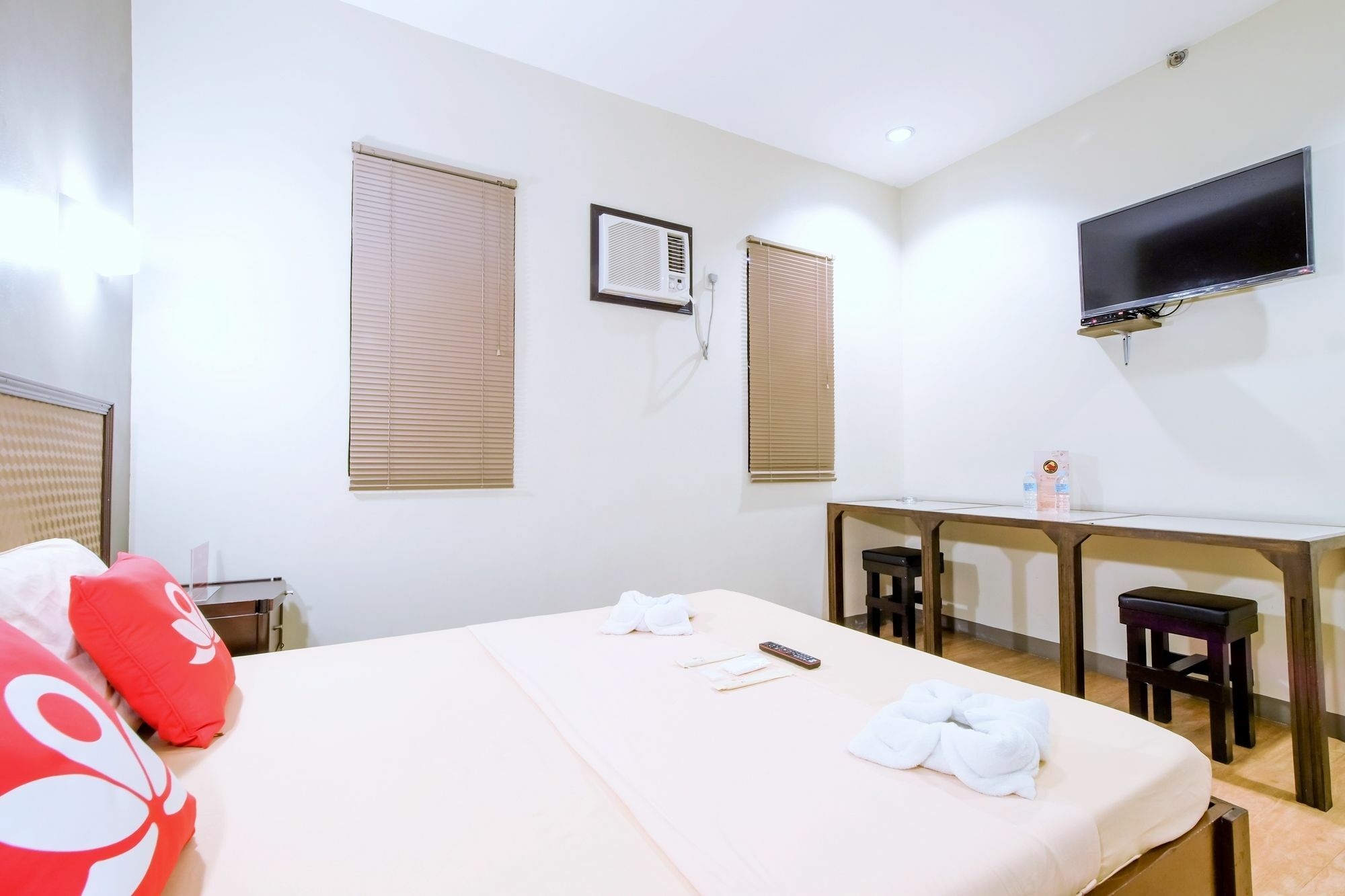 Zen Rooms Basic Aurora Пасай Экстерьер фото