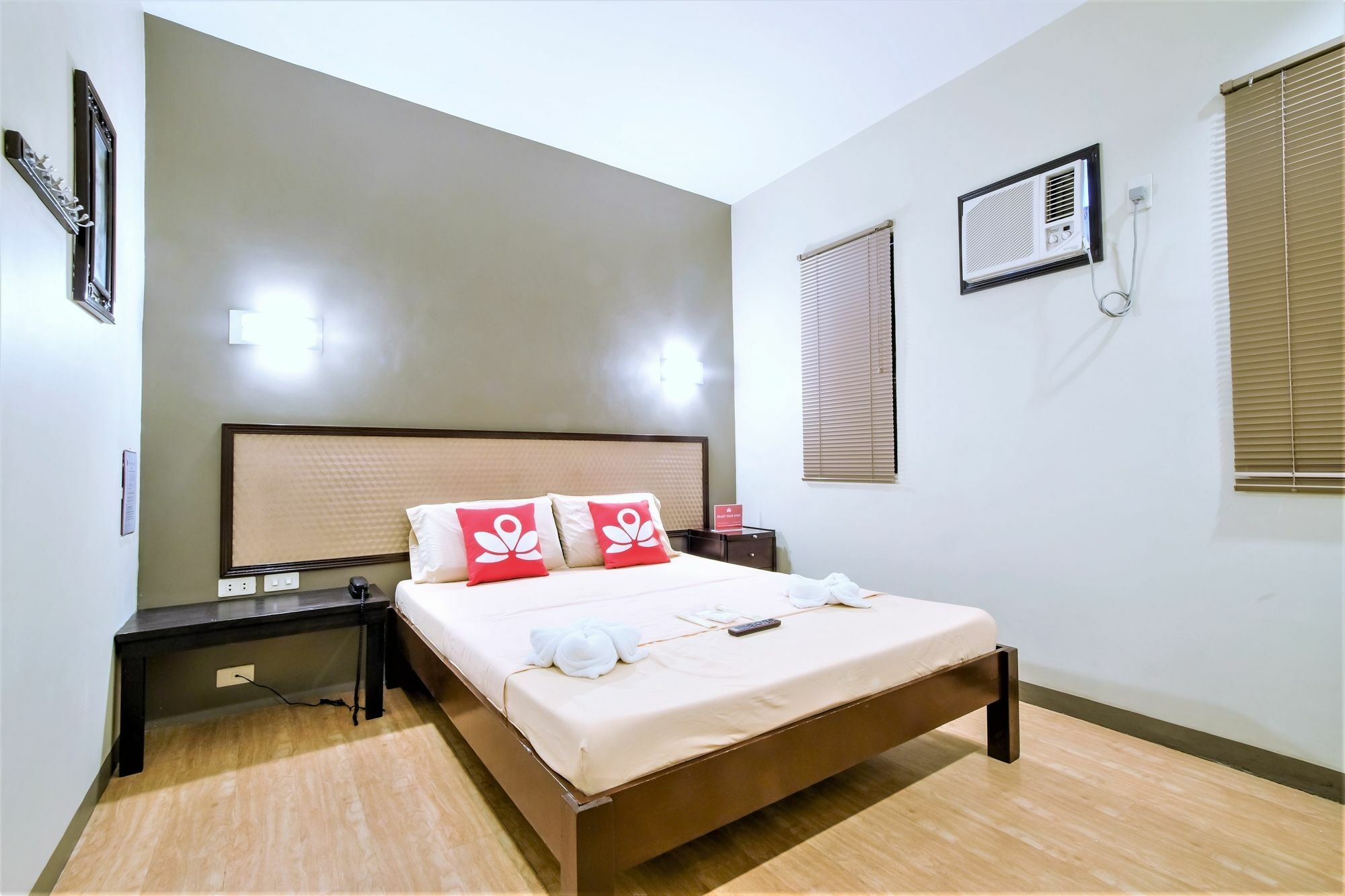 Zen Rooms Basic Aurora Пасай Экстерьер фото