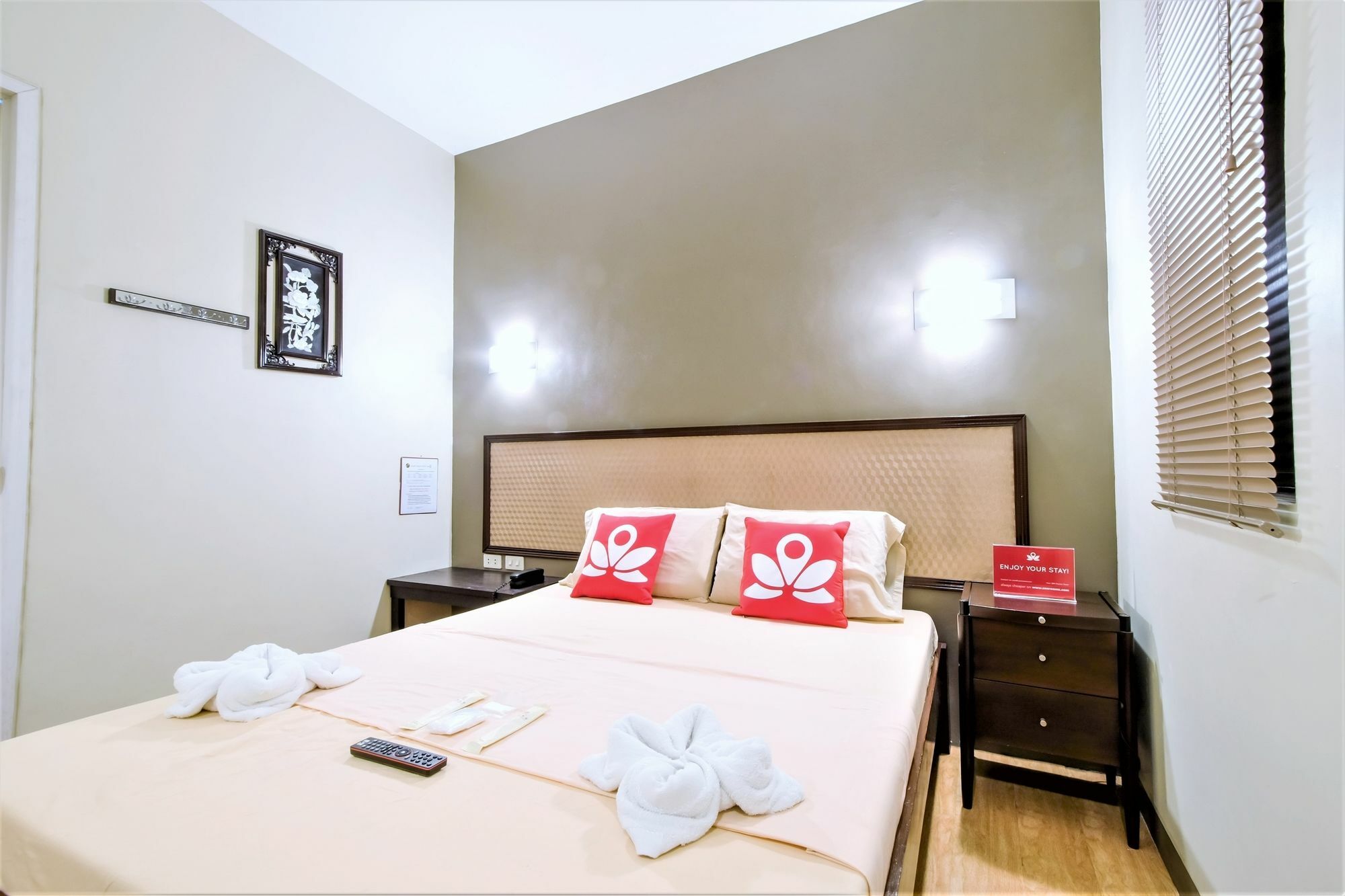 Zen Rooms Basic Aurora Пасай Экстерьер фото